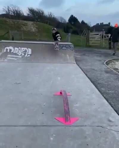 This kid put her helmet on, her puffiest clothes and never gave up trying until she finally managed to slide on the rail with her skateboard