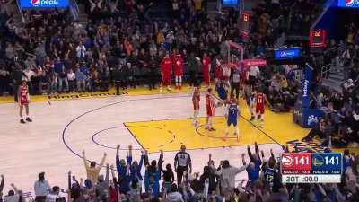 [Highlight] Looney tips in the ball at the buzzer to win the game