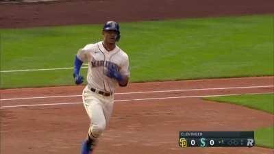[Highlight] Julio Rodriguez starts the Mariners off with a leadoff homer, his 26th homer of the year