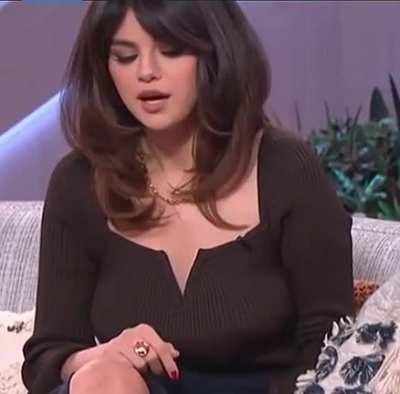 Busty / possible (slight) pokie...