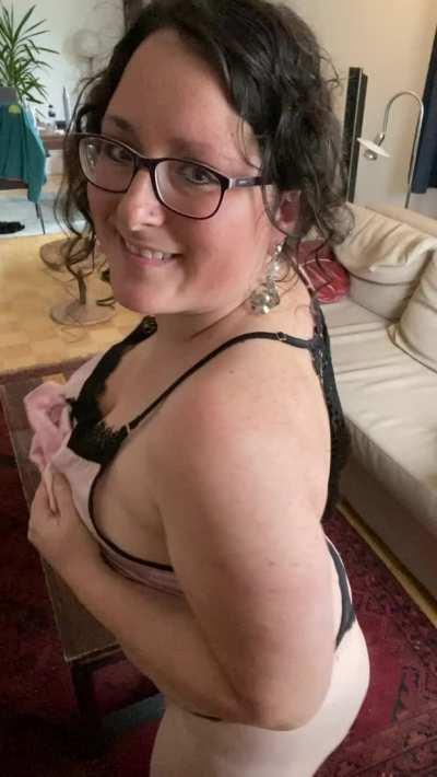 please tell me when youre about to cum.. i'll wrap my legs around you so you cant escape and creampie me