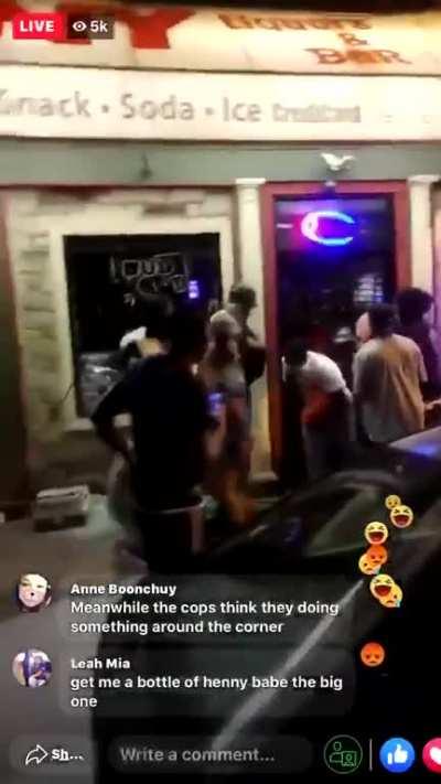 Some Black Lives Matter protesters got a bit bored !