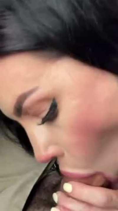 Cum slut getting her lunch 😮‍💨