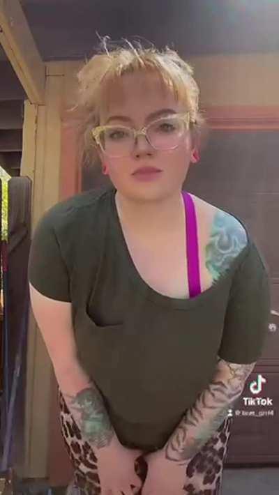 Boobie and booty jiggle on brat_grrl4