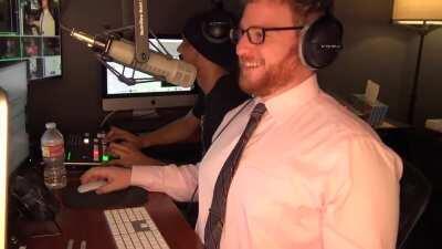 Nadav explains how his gambling addiction might jeopardize his life...... the mommies respond accordingly..