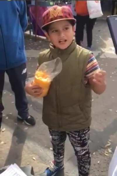 El mini militante trapero - Me gusta la parte donde dice que van a sacar a Macri con un golpe de estado -