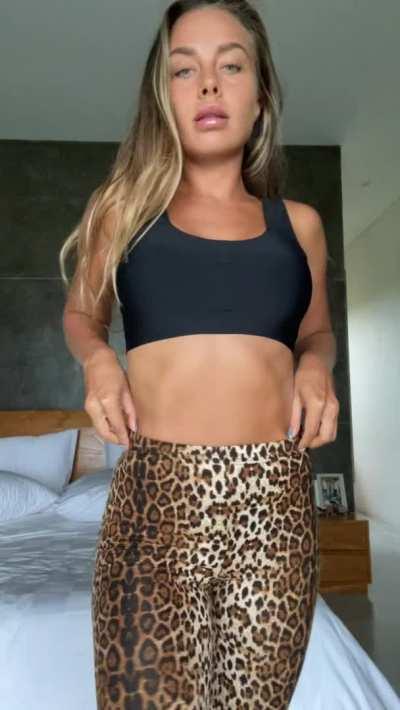 Looking for a boyfriend who fucks me everyday, any volunteer?