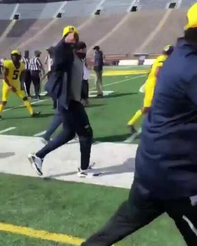 First look at the spring game / uniforms