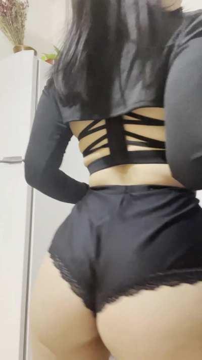 Bouncy cheeks for your viewing