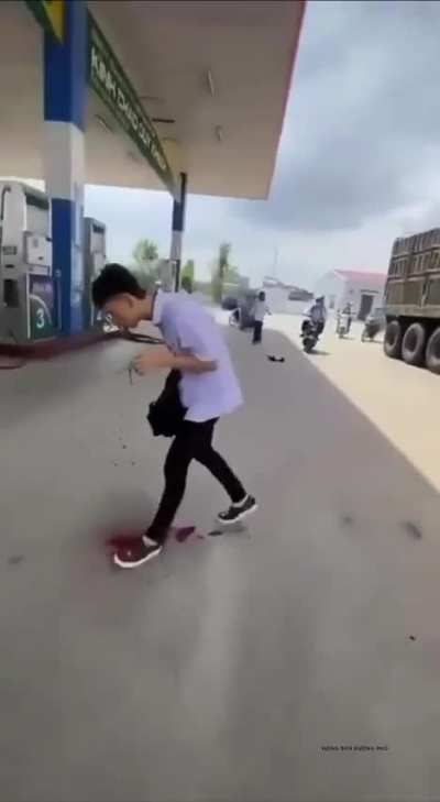 Giao lưu võ thuật Thanh Hóa. 2 thằng cầm balo chạy theo dí đánh. Bị thọc tiết đoàn tụ Hồ Tặc.