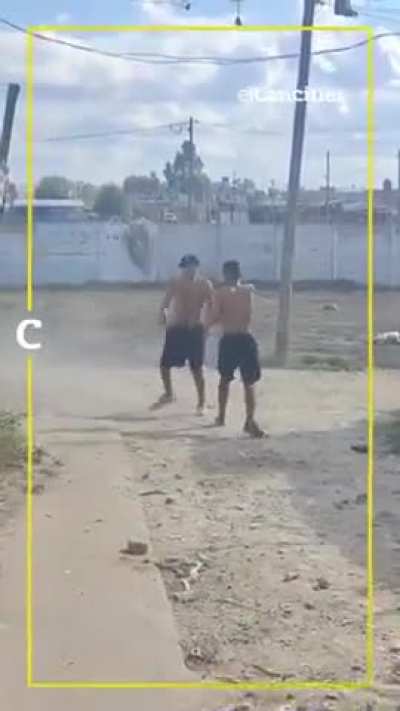 Pelea justa con turro manco