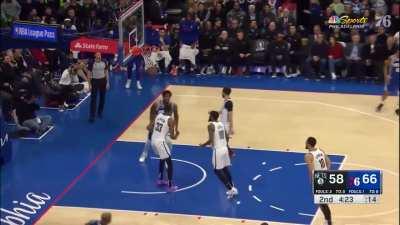 [Highlight] Harden with the assist under through Ben Simmons' legs