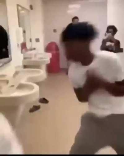 I don’t know the problem people just be fighting