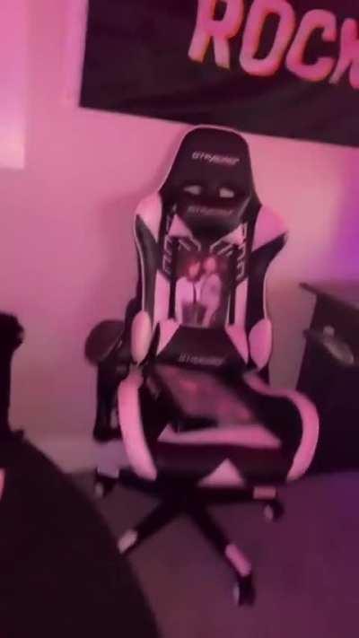 absolute worship 😂