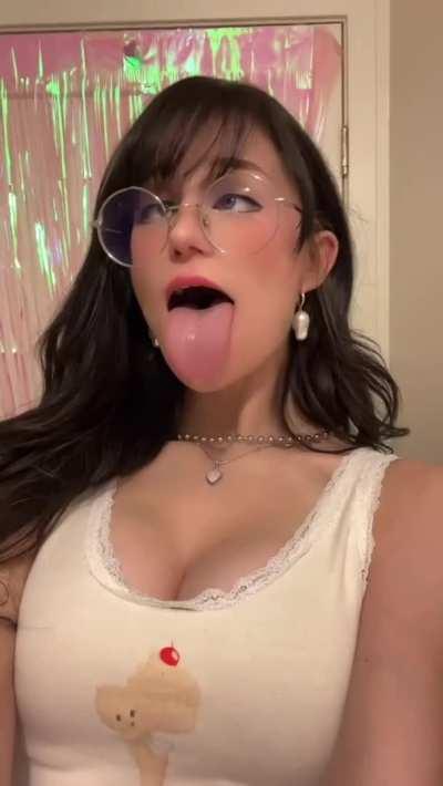 Trying to find a Redditor to drool on … [oc]