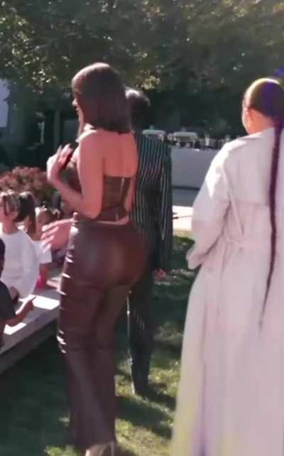 Look at that Monster Bubble 🍑