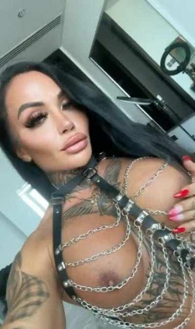 Do you like bossy bimbos?