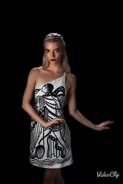 Dancin’ into the weekend like Anya Taylor-Joy… From our portrait collab for @latimesent By Jay L Clendenin