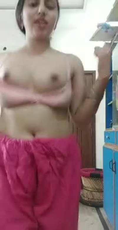 Beautiful Paki Girl Boobs & Pu$$y Show..