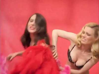 Anyone who watched community knows that an Alison Brie and Gillian Jacobs threesome is the dream