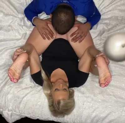 Might get dicked down with my soles in the air after 🤤🦶🏻 you know where to go 😉