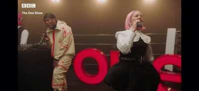 Who knew that our fat neek could harmonise like that? That went hard at the end.