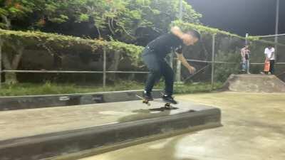 One of my favorite manual variations - powersliding during a nosemanual!