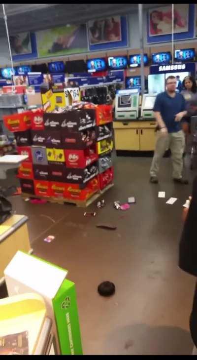Another brawl at Walmart 💪🏾👊🏾💥🛒😂