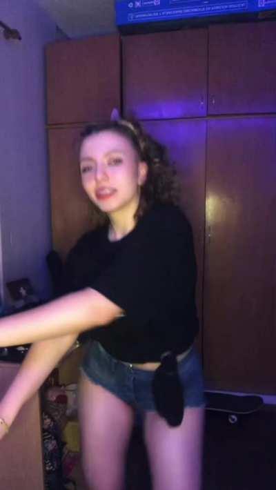 I hope that the 5 guys who see this like my petite body 💕