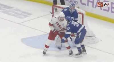 Yanni Gourde with an interesting defensive play