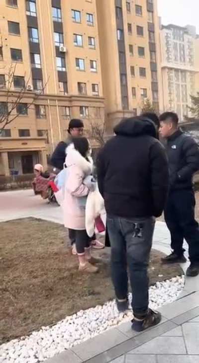 丹东东港，老公找的真爱，原配怒怼小三，小三还带着家属来