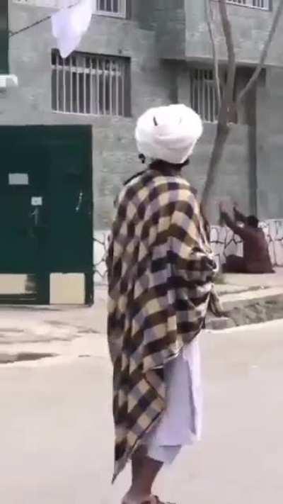 Afghanistan's new police force detain looters at RPG-point