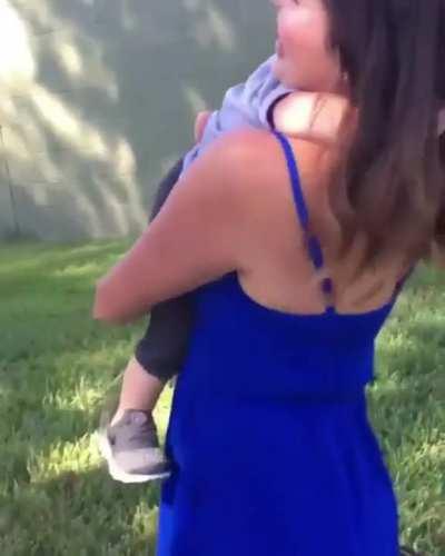 Little kid meets someone with the same disability as him