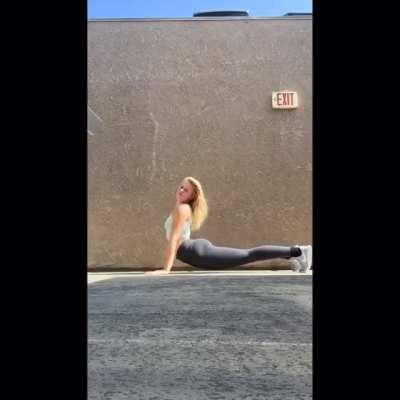 She is so flexible even with her big ass