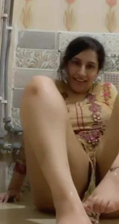Chubby busty,big ass Pakistani MILF fucked,blowjob,ass groped,solo play etc collection[8 videos][must watch][link in comments👇]