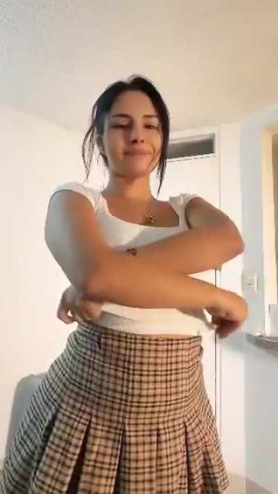 I am a 27F student, am I still hot