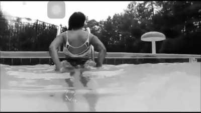 Poolside Twerking 6