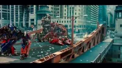 Sentinel Prime Vs Optimus prime.