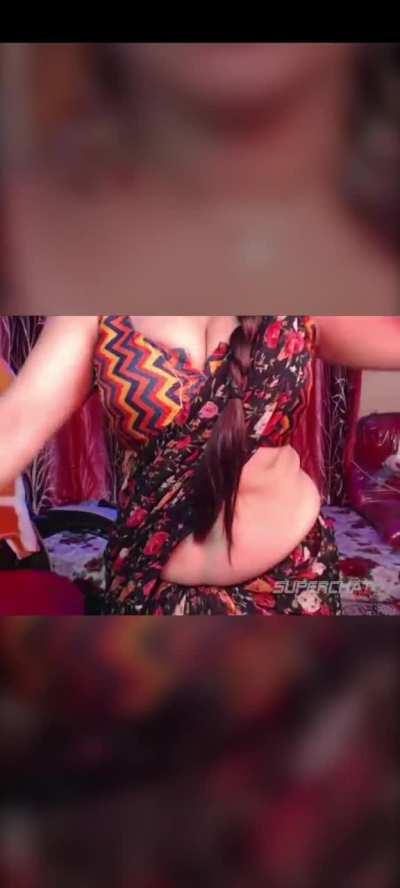 Hottie Huttie Stripchat model Navel Show 