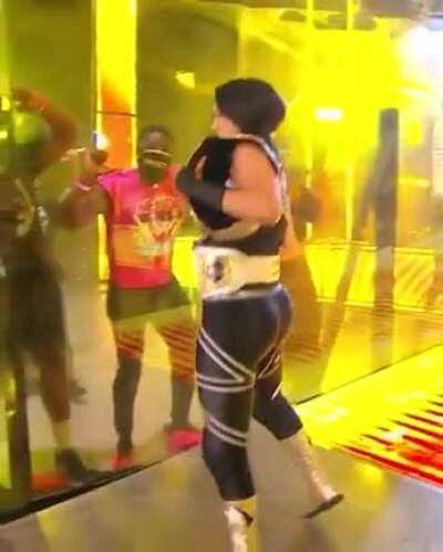 Bouncing that booty down the ramp