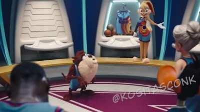 a tope con Lola Indigo pedazo de doblaje