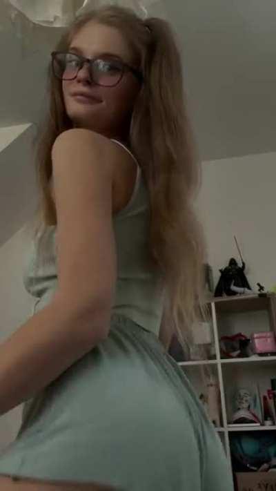 Alice (@alice.cookiee)