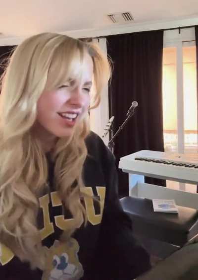 Angelic Voice (TikTok 01/05/25) 🎹😍