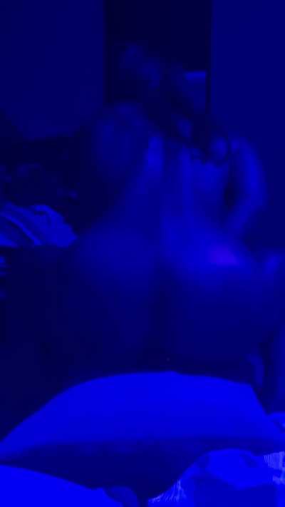 Black light make me so horny💦