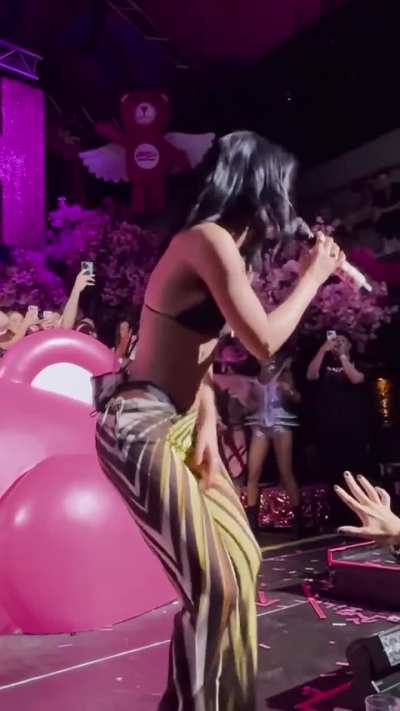 Becky performing DOLLAR at Bresh in Ibiza (7/5/2025)