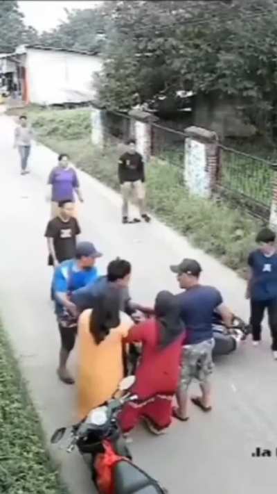 Lady tanked a speeding motorcycle of a guy that was caught stealing propane. Indonesia.