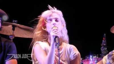 One of the best cover and live performance of passionfruit and hold on we’re going home by drake.