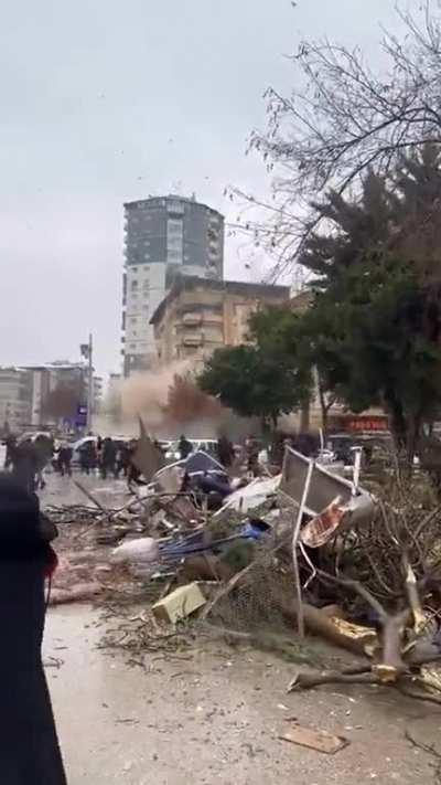 Antep, Turkey, as rescue workers search for survivors in one building, another collapses (Turkey earthquake 6.2.2023)