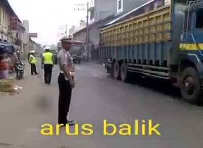 Arus balik. Hati2 ya redditors