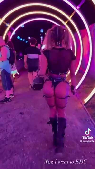 Arriving to the rave